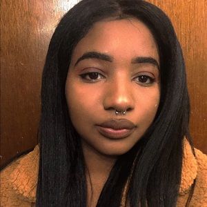 Meet your Posher, Charlyne